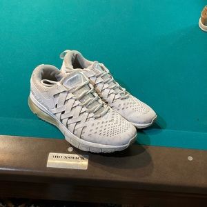 White Nike finger traps size 11